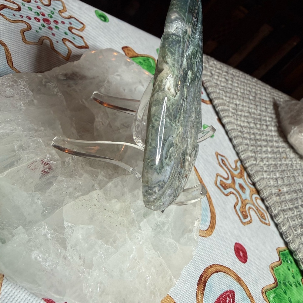 Moss Agate Fish Carving - Picture 4 of 4
